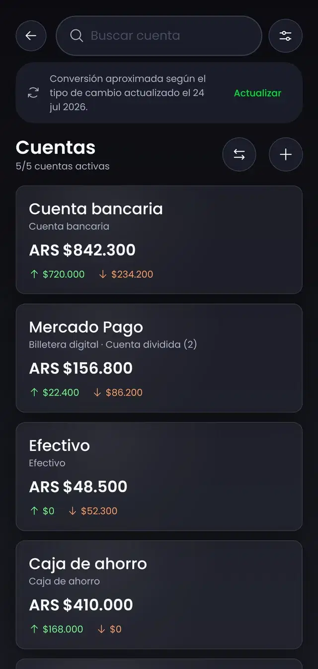 Pantalla de cuentas de la app: efectivo, banco y billeteras con su saldo en cada moneda